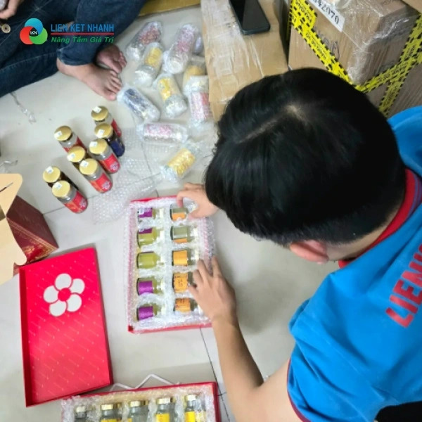 Niêm phong và giám sát hàng hóa theo quy định hải quan