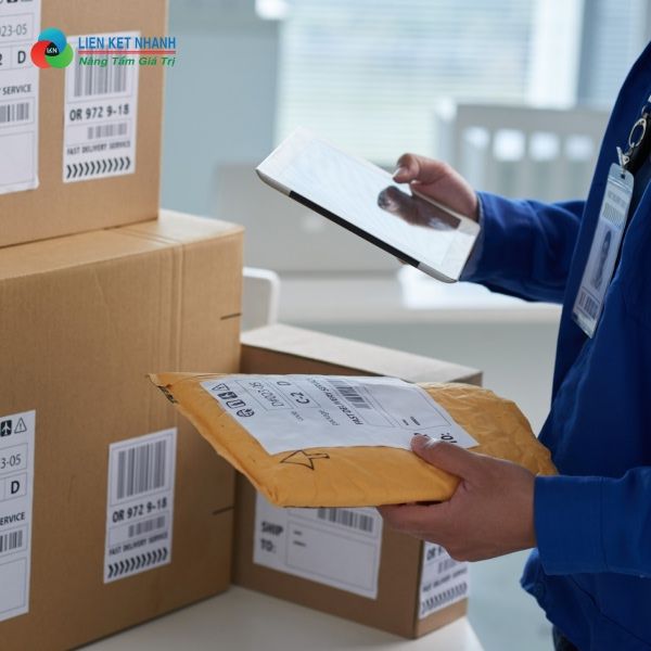 Tuân thủ quy định của đơn vị dịch vụ gửi hàng