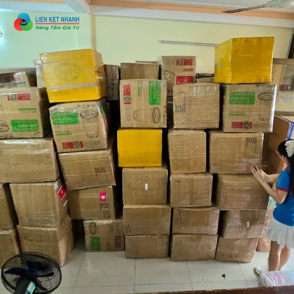 Luôn sẵn sàng tư vấn, hỗ trợ dịch vụ gửi đồ từ Việt Nam sang Nhật
