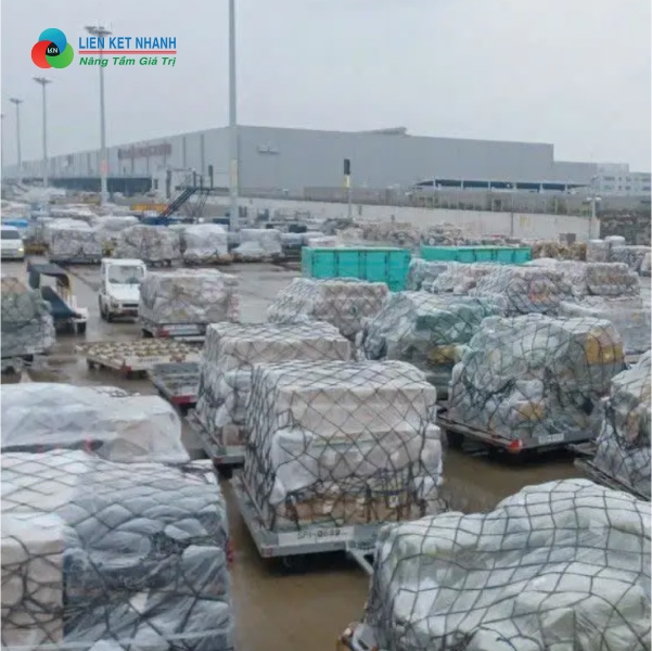 Chi phí dịch vụ vận chuyển quốc tế qua đường biển thấp