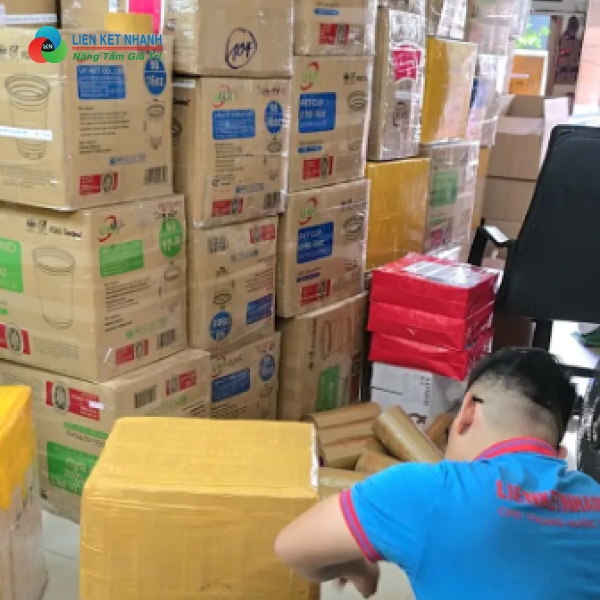 Thời gian giao hàng thường sẽ dao động từ 2-5 ngày làm việc và tùy thuộc vào loại dịch vụ và phí chuyển hàng