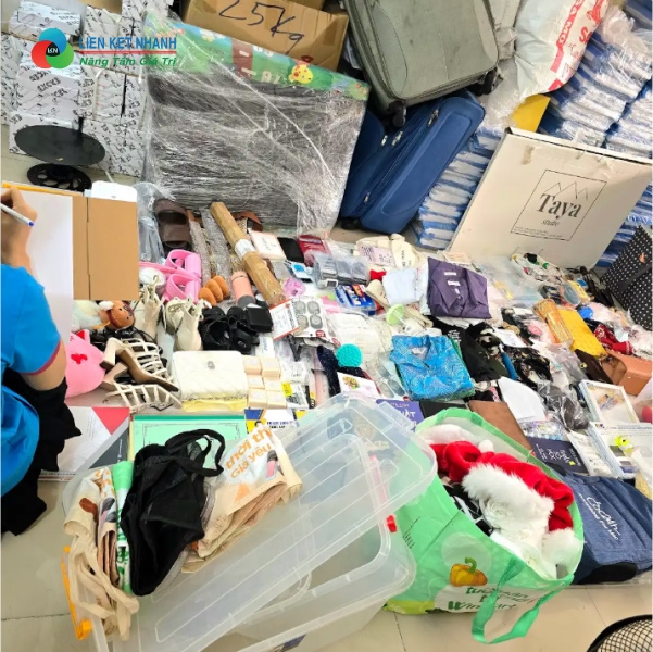 Đường biển có giá rẻ hơn đáng kể, đặc biệt phù hợp khi gửi hàng đi Hàn Quốc với số lượng lớn